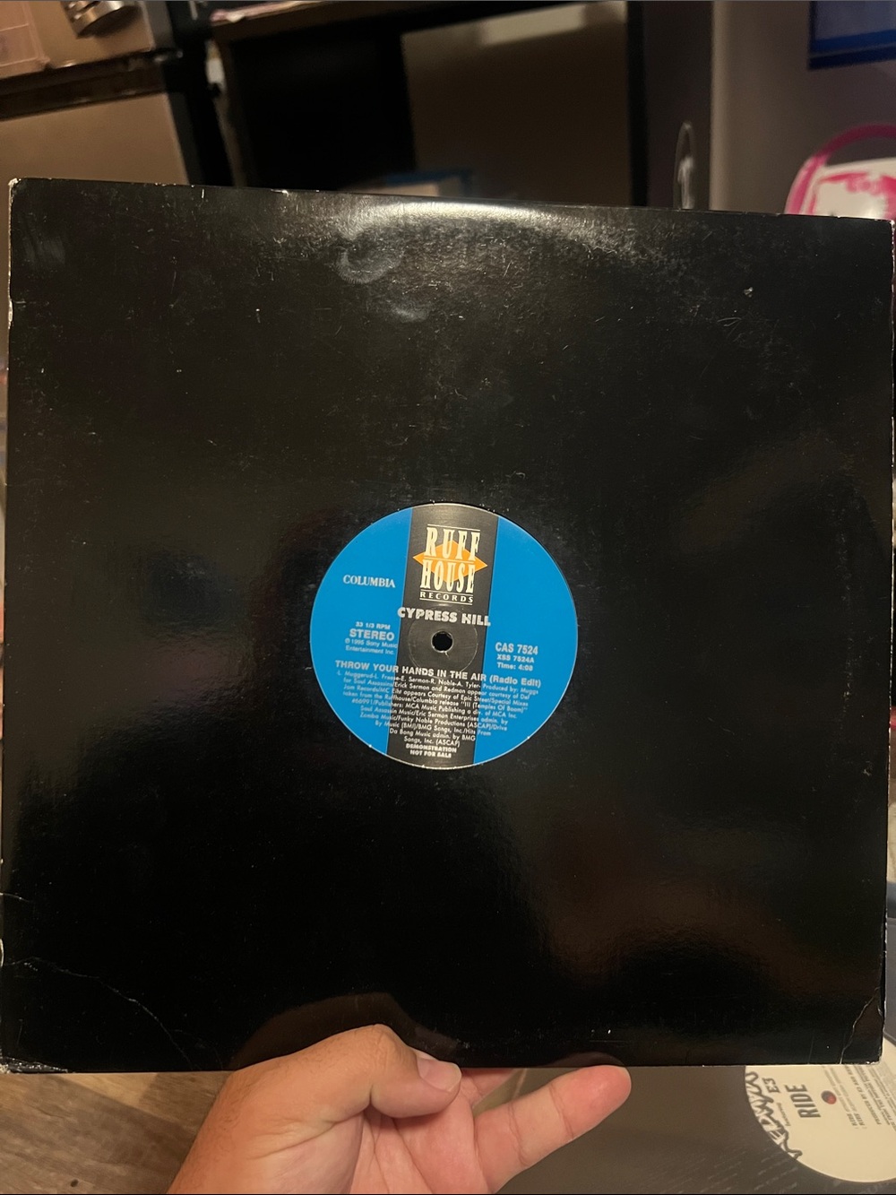 'Throw Your Hands in the Air' 12" Vinyl Single - Black